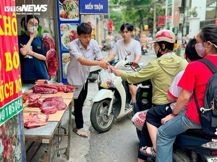 Thu nhập 14 triệu/tháng, gia đình tôi suốt ngày ăn trứng rán, đậu phụ